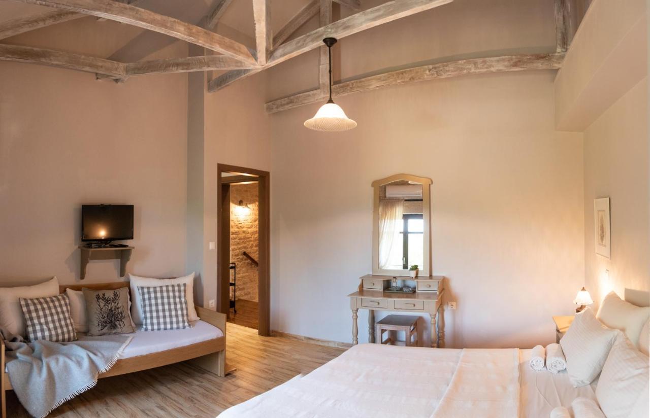 Roptro Bed & Breakfast Doliana Exterior photo