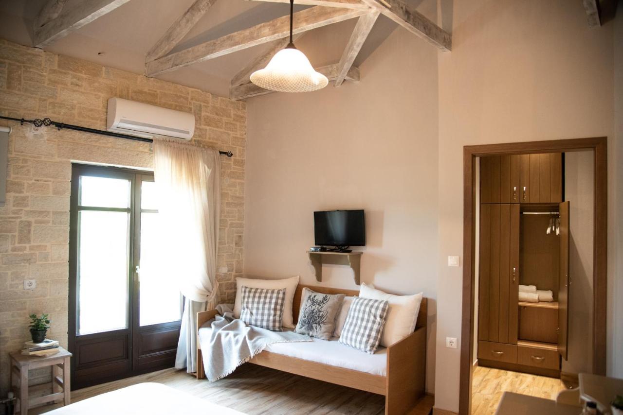 Roptro Bed & Breakfast Doliana Exterior photo