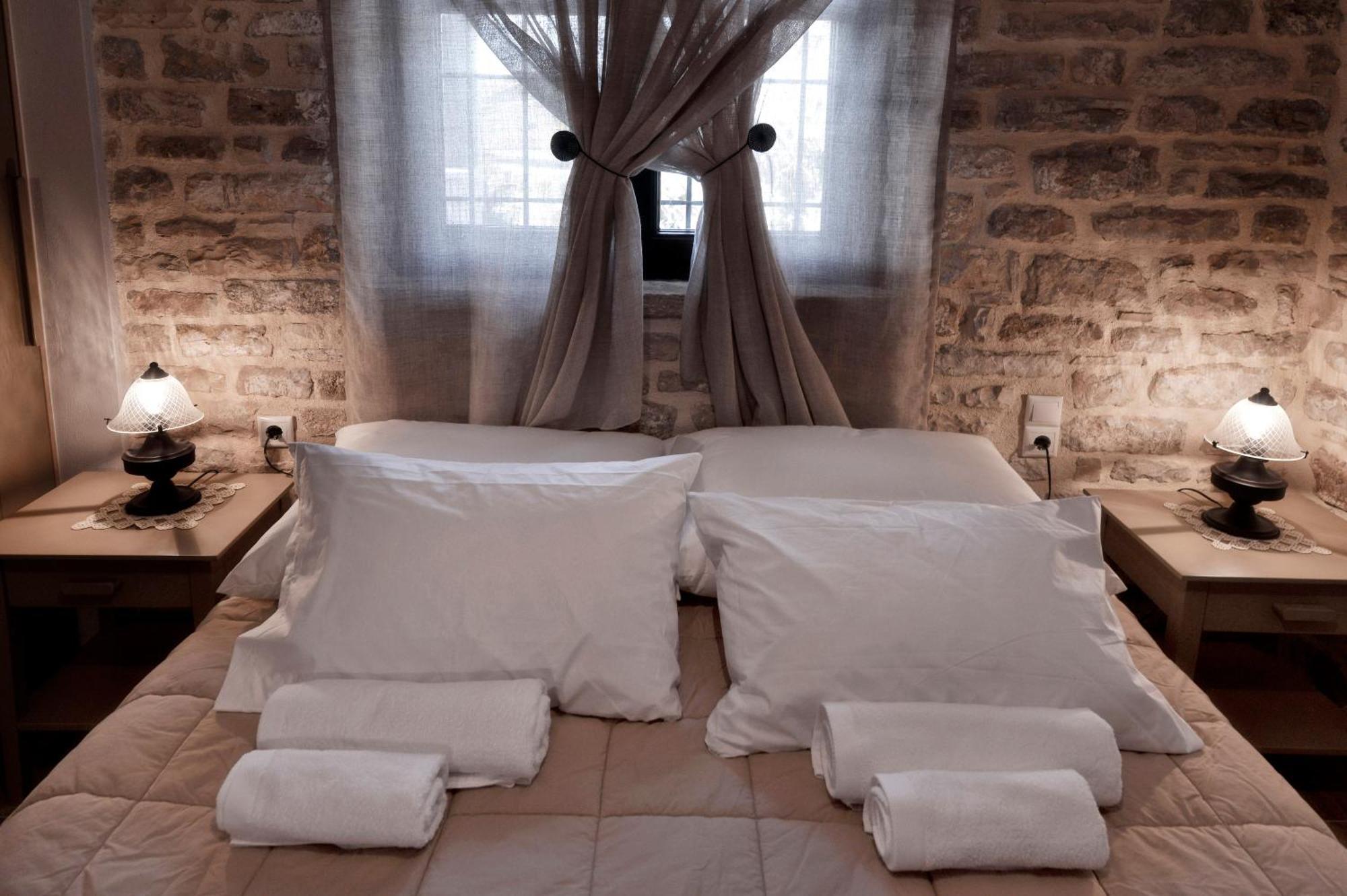 Roptro Bed & Breakfast Doliana Exterior photo