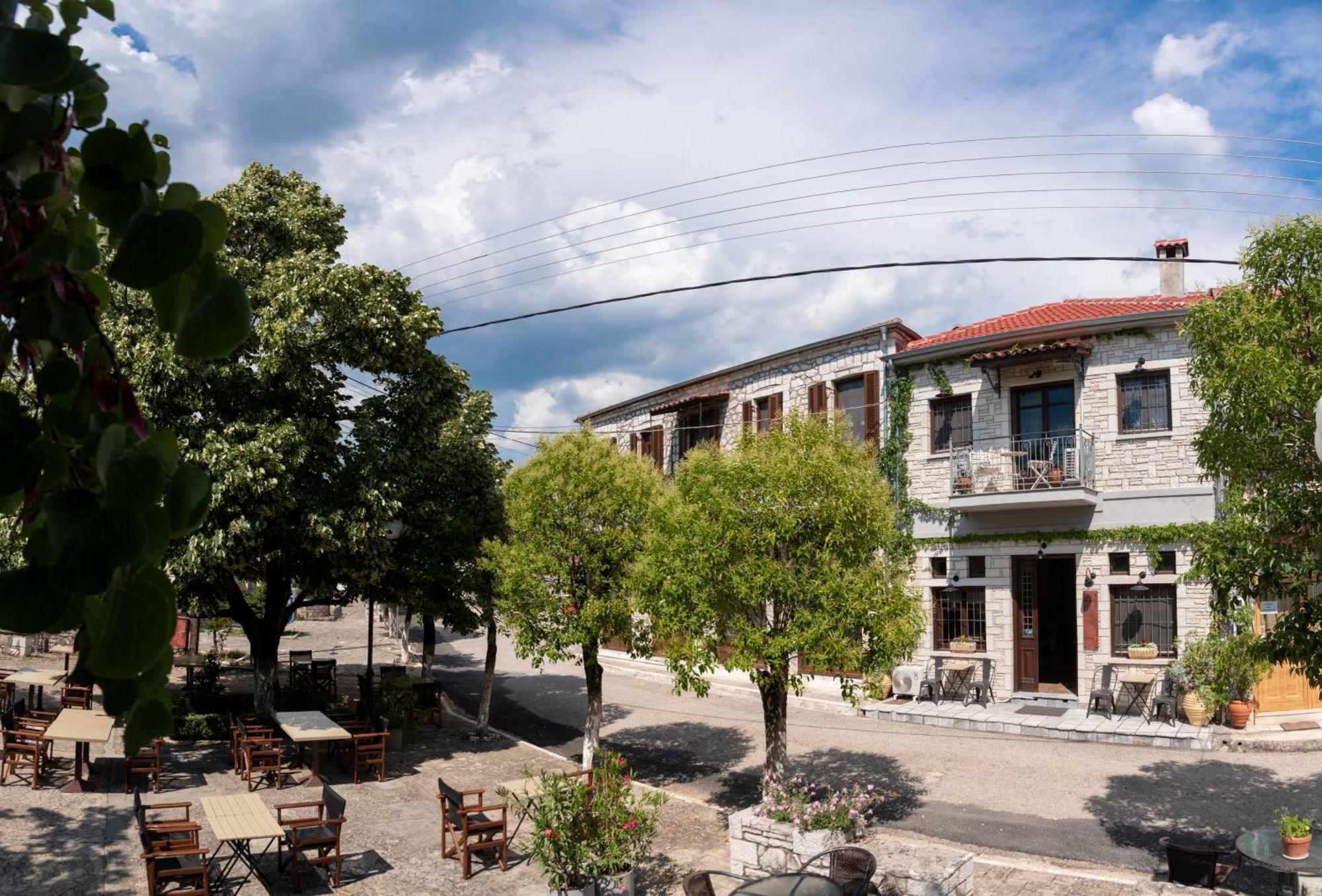 Roptro Bed & Breakfast Doliana Exterior photo
