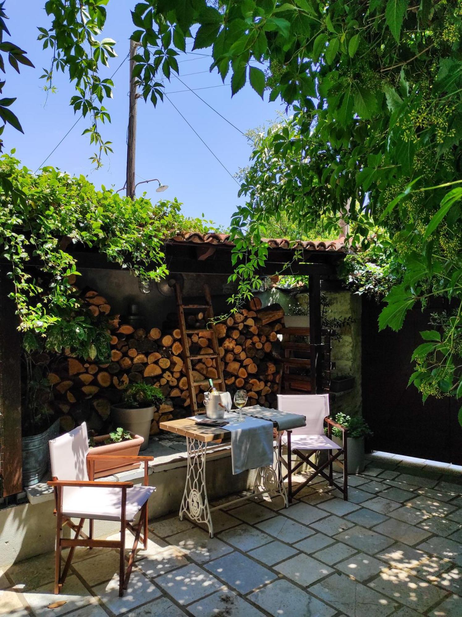 Roptro Bed & Breakfast Doliana Exterior photo