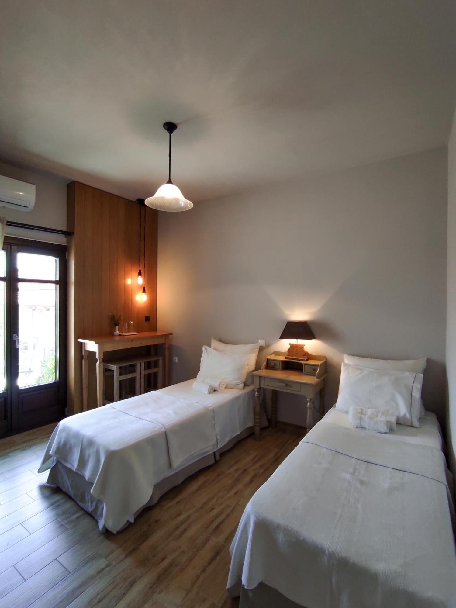 Roptro Bed & Breakfast Doliana Exterior photo