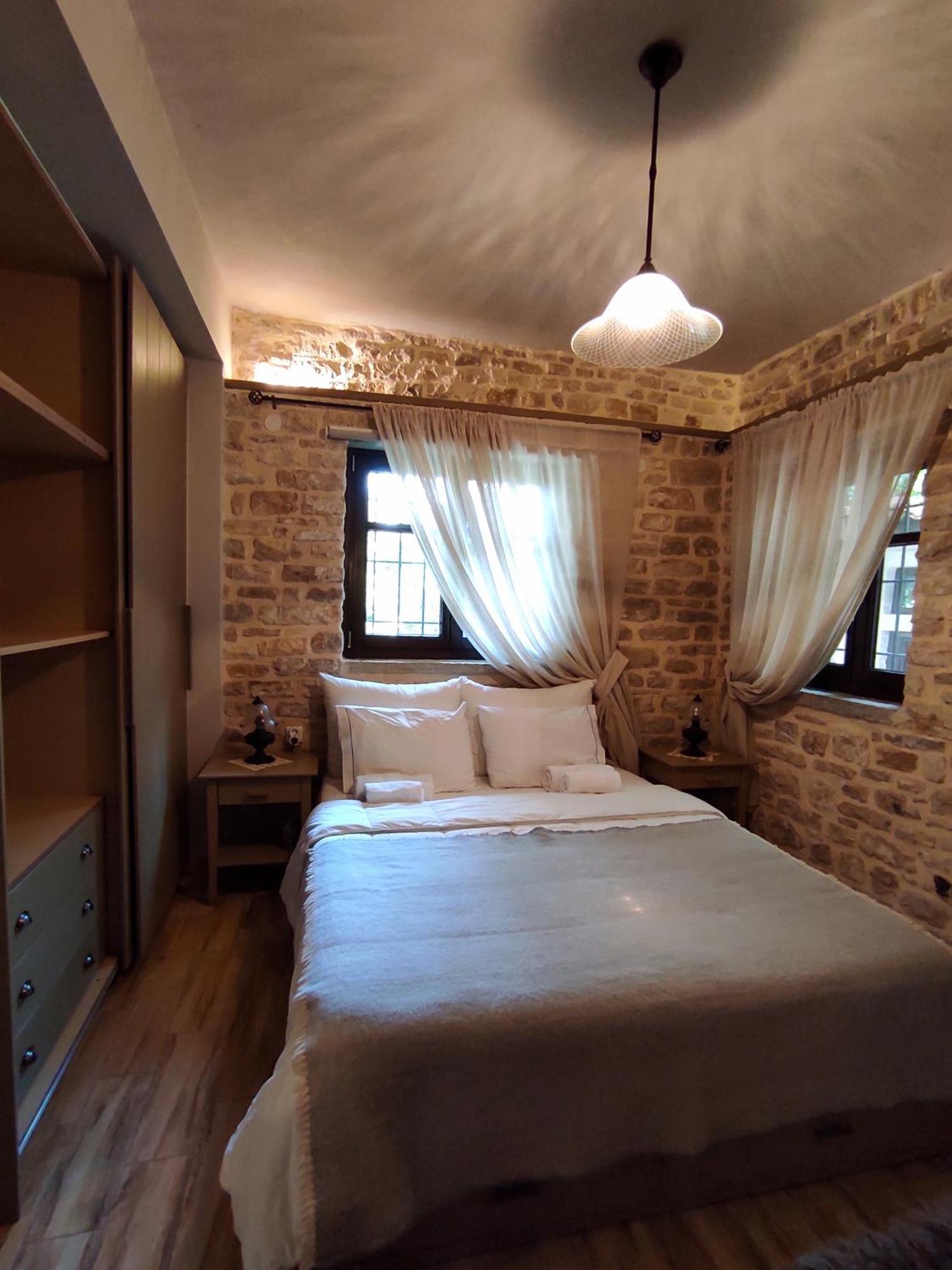 Roptro Bed & Breakfast Doliana Exterior photo